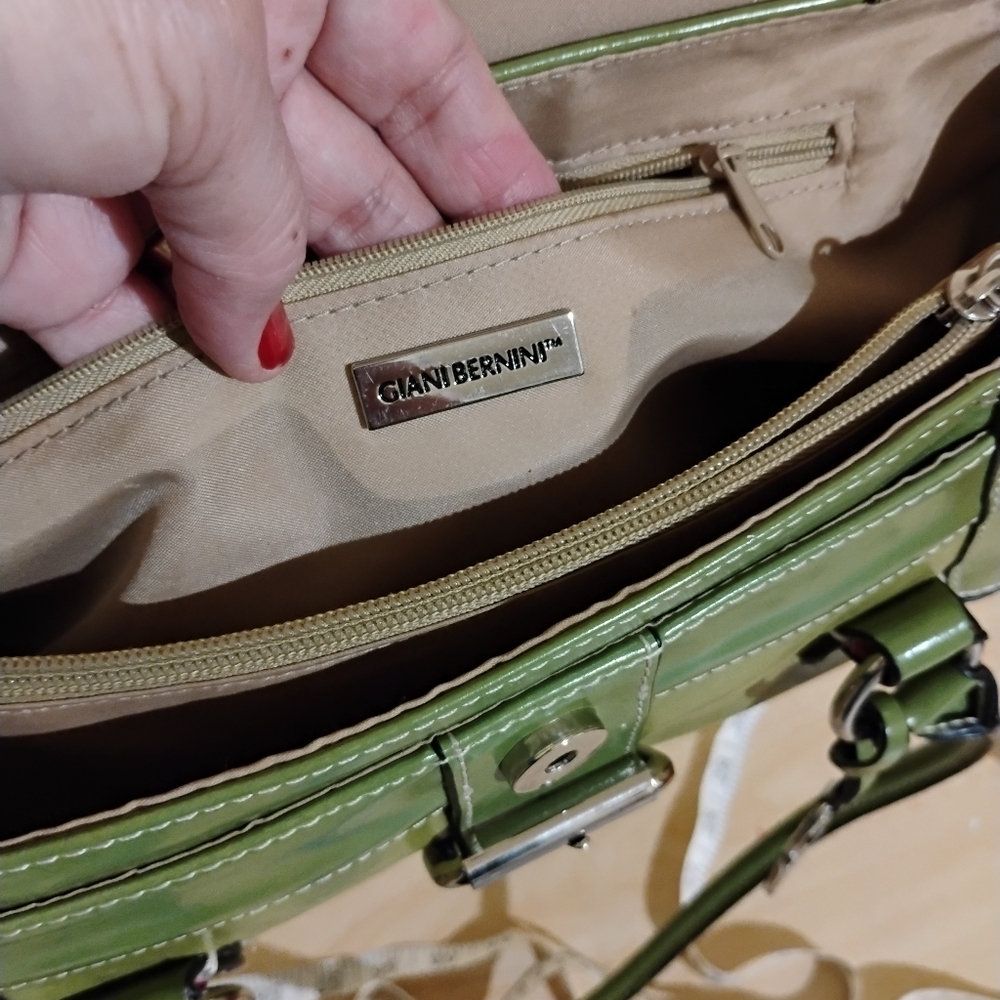 Green GIANI BERNINI Distressed Leather Shoulder Bag - Picture 9 of 14
